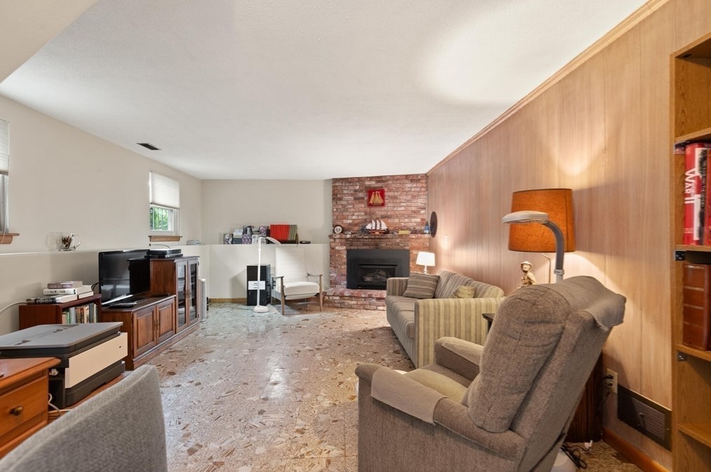 8 Apple Hl Rd, Peabody MA exterior