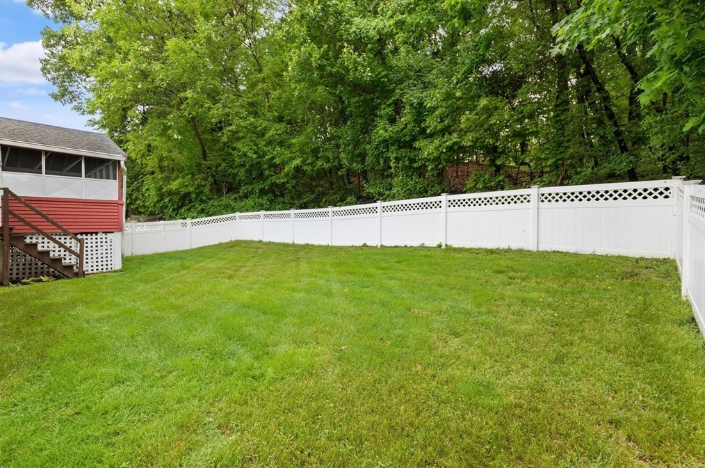 8 Apple Hl Rd, Peabody MA exterior