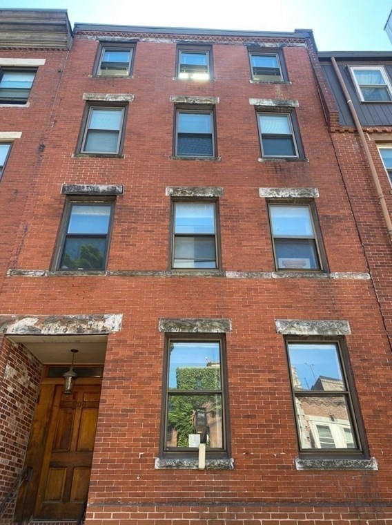 206 Endicott St, Boston MA  02113 exterior