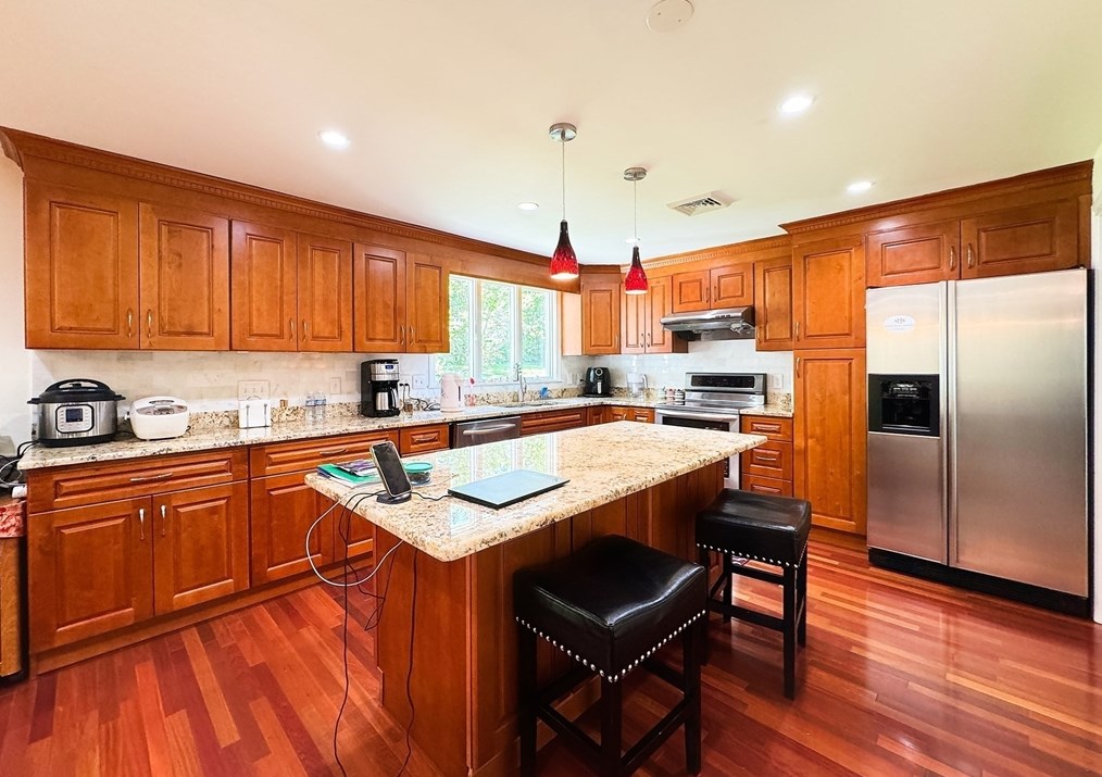 6 Clyde Pl, Lexington, MA 02420-2503