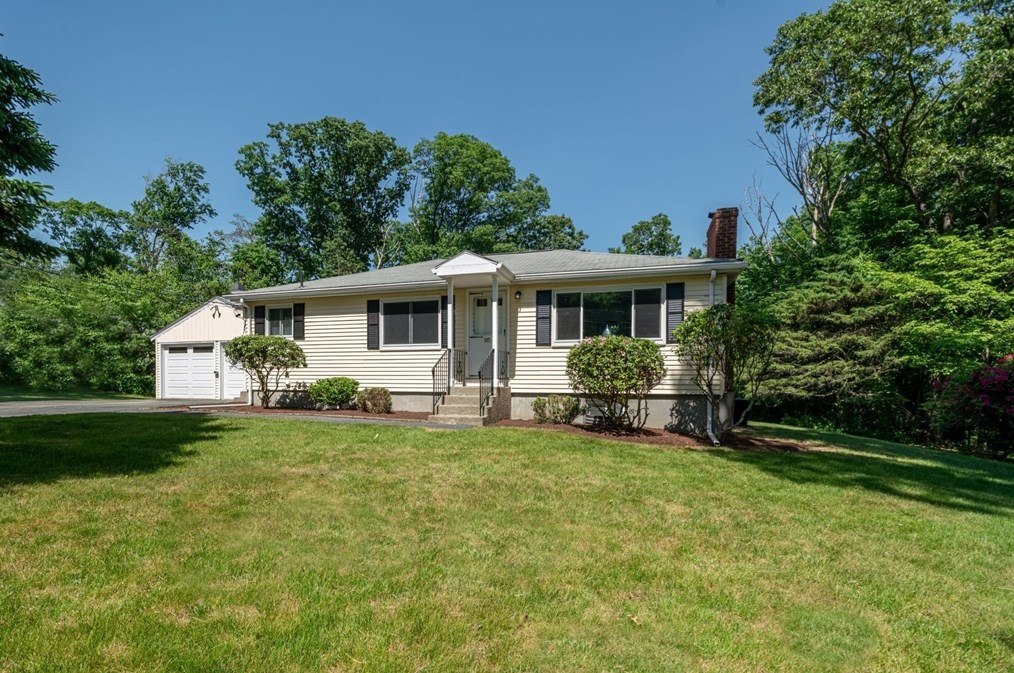 95 Oak St, Holliston, MA 01746-1615