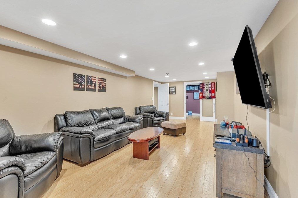 59 Radisson Ln, Montgomery MA 01085-3785 exterior