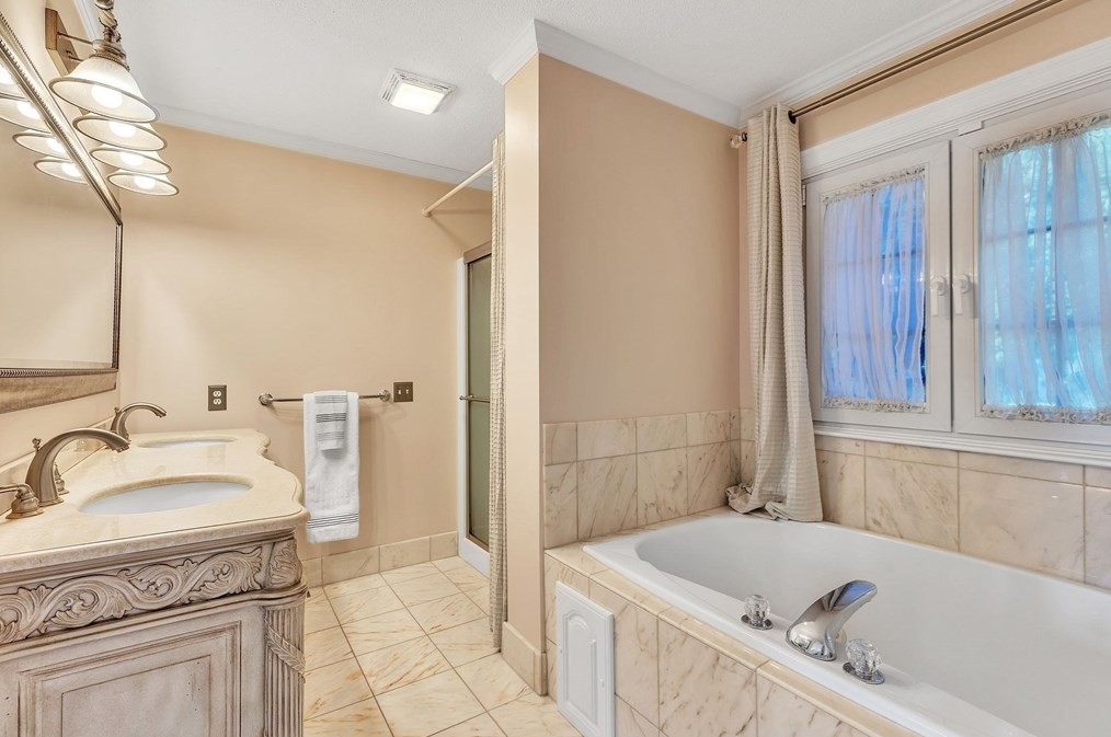 59 Radisson Ln, Montgomery MA 01085-3785 exterior