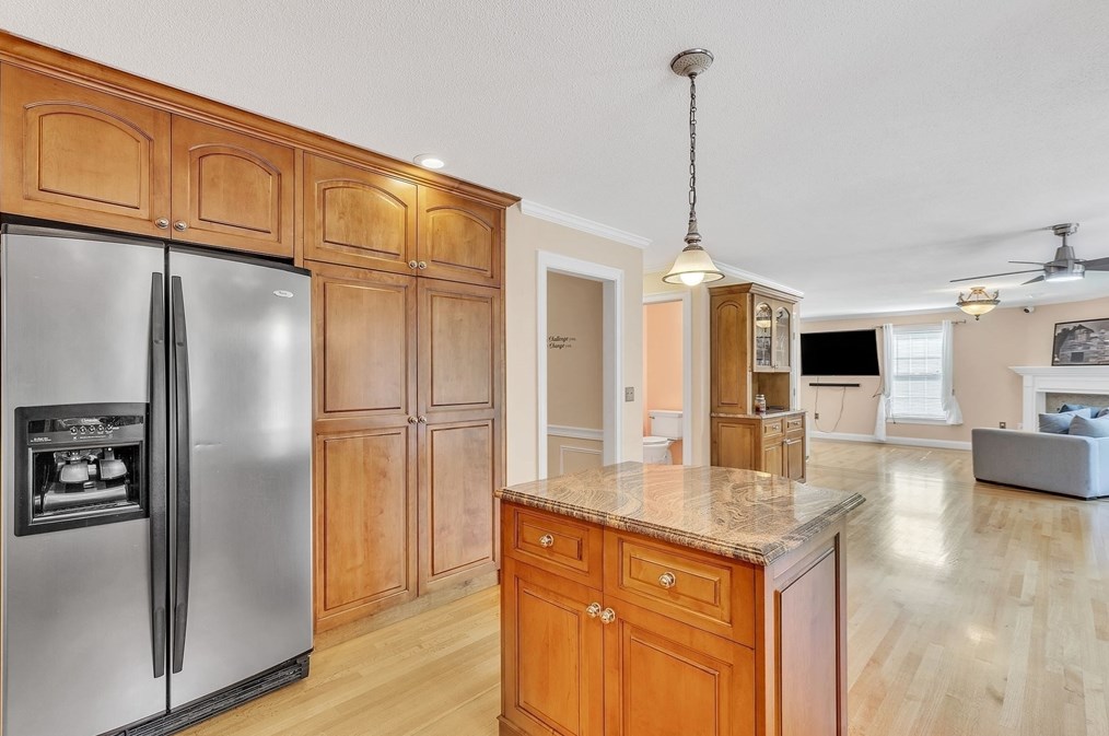 59 Radisson Ln, Montgomery MA 01085-3785 exterior