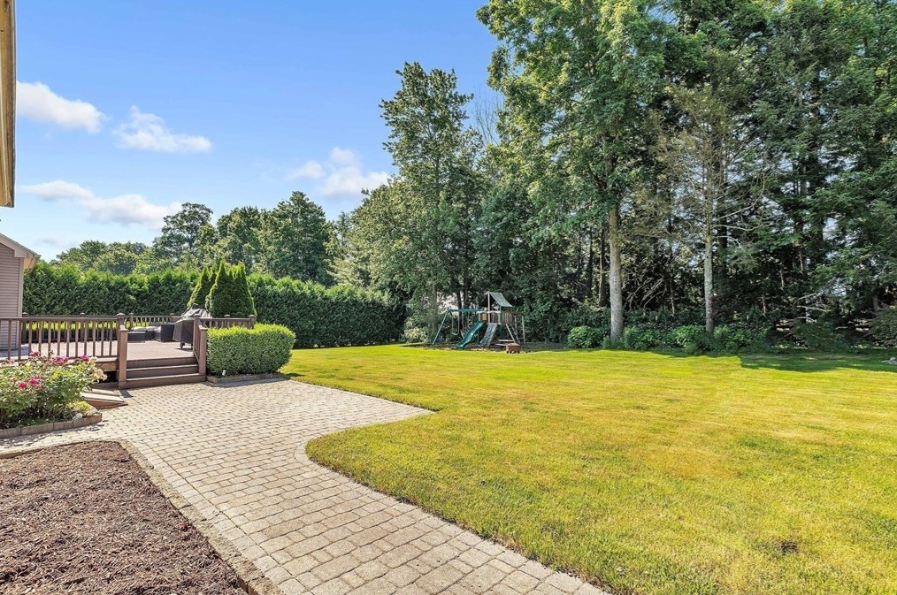 59 Radisson Ln, Montgomery MA 01085-3785 exterior