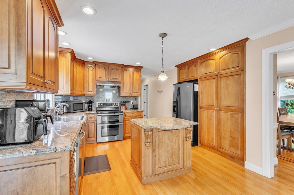 59 Radisson Ln, Montgomery MA 01085-3785 exterior