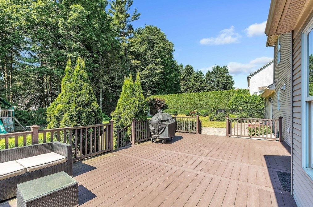 59 Radisson Ln, Montgomery MA 01085-3785 exterior