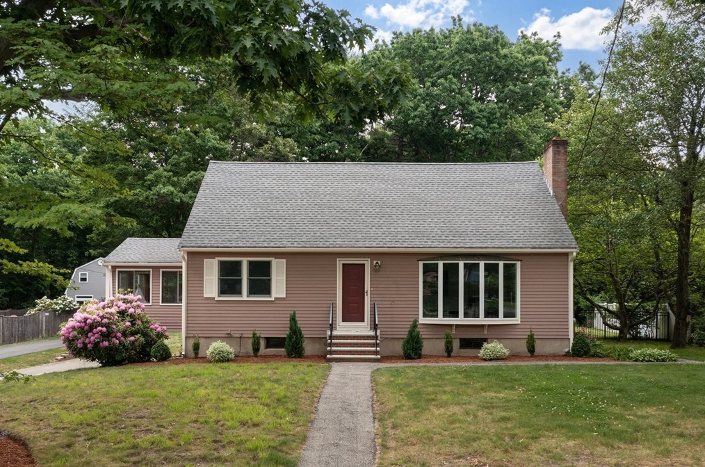 105 Central St, North Reading MA 01864-1709 exterior