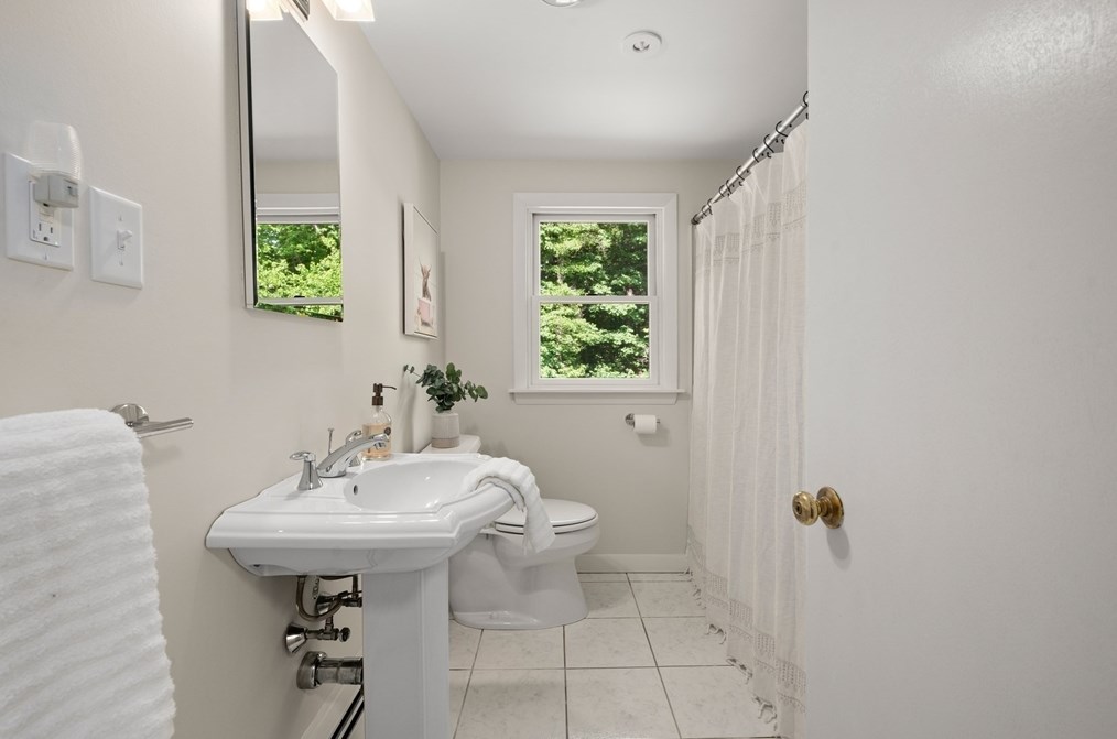 105 Central St, North Reading MA 01864-1709 exterior