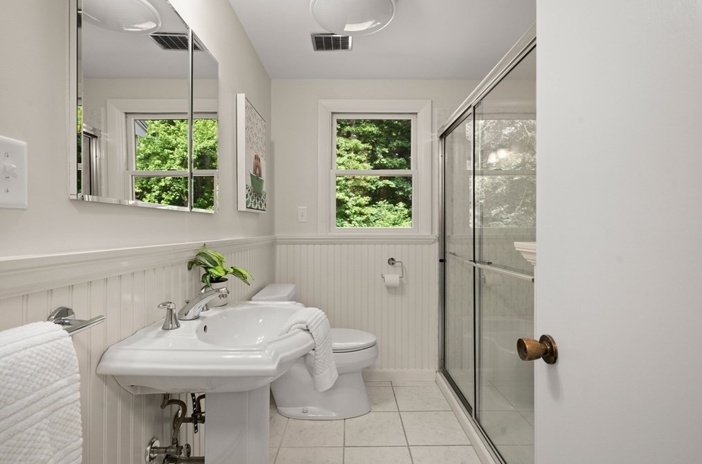 105 Central St, North Reading MA 01864-1709 exterior