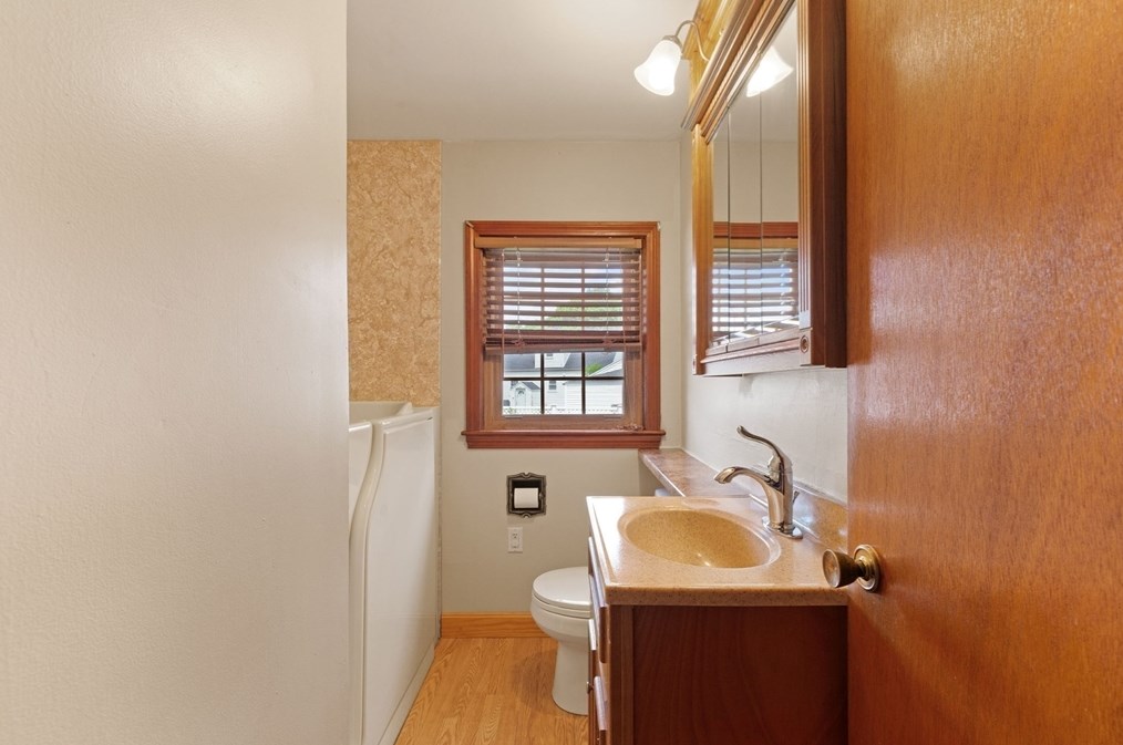 3 Alden Rd, Peabody MA 01960-5220 exterior