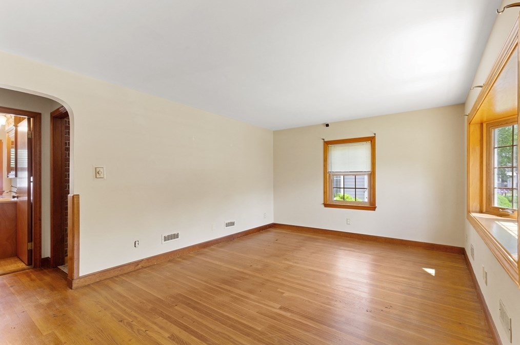 3 Alden Rd, Peabody MA 01960-5220 exterior