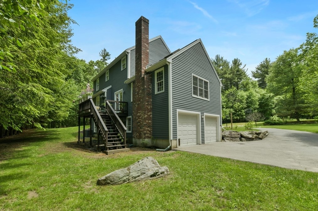 2 Edge Way, Northborough MA 01532-1360 exterior