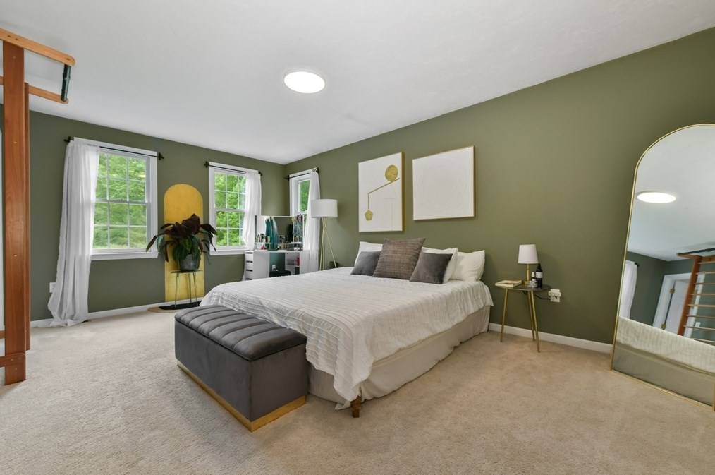 2 Edge Way, Northborough MA 01532-1360 exterior