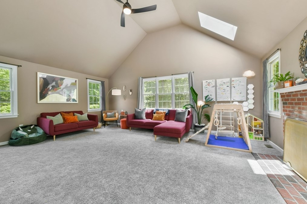 2 Edge Way, Northborough MA 01532-1360 exterior