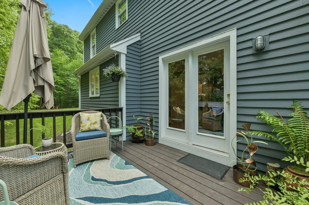 2 Edge Way, Northborough MA 01532-1360 exterior