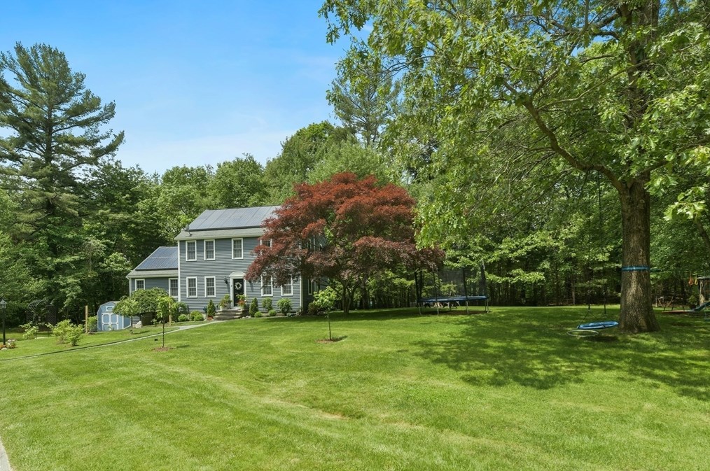 2 Edge Way, Northborough MA 01532-1360 exterior