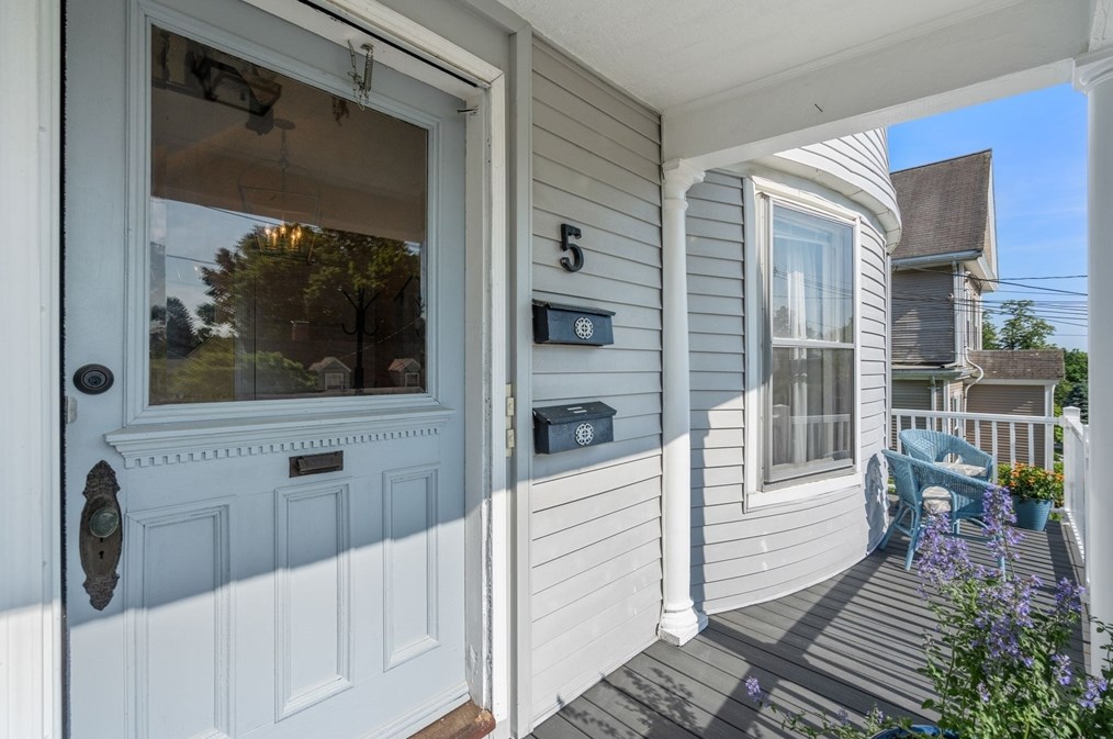 5 Hillside Rd, Natick, MA 01760-2109