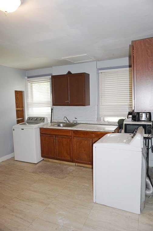 48 Stevens St, Lowell MA 01851-1208 exterior