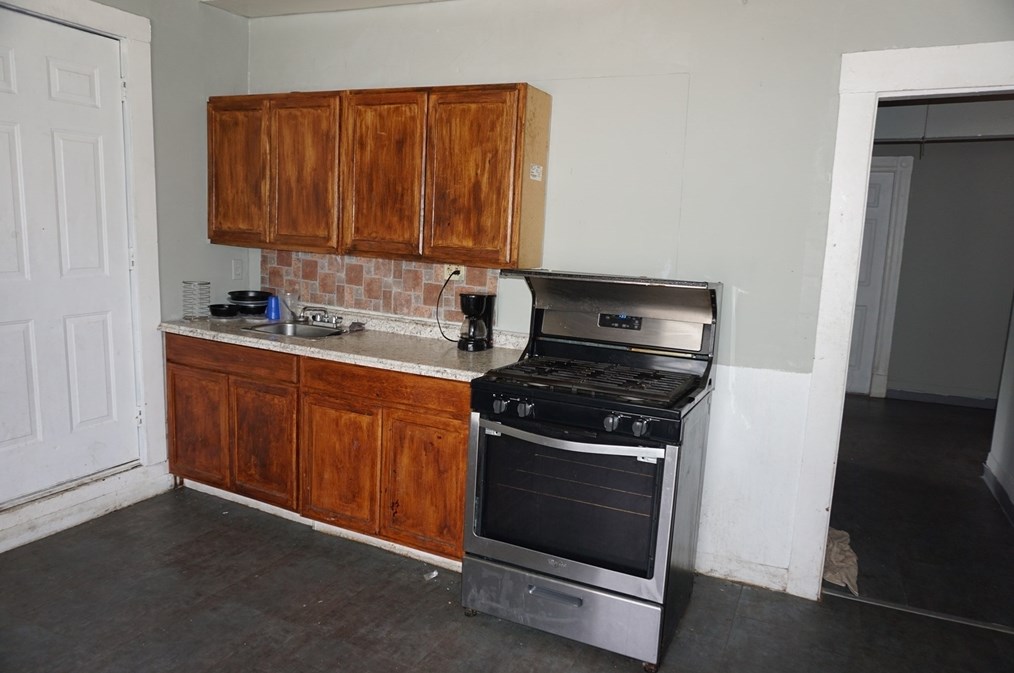 48 Stevens St, Lowell MA 01851-1208 exterior