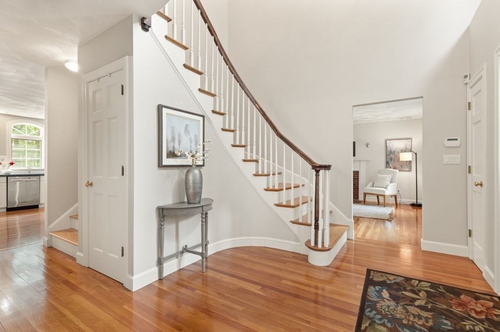 9 Mohawk Ln, Lynnfield MA 01940-1017 exterior