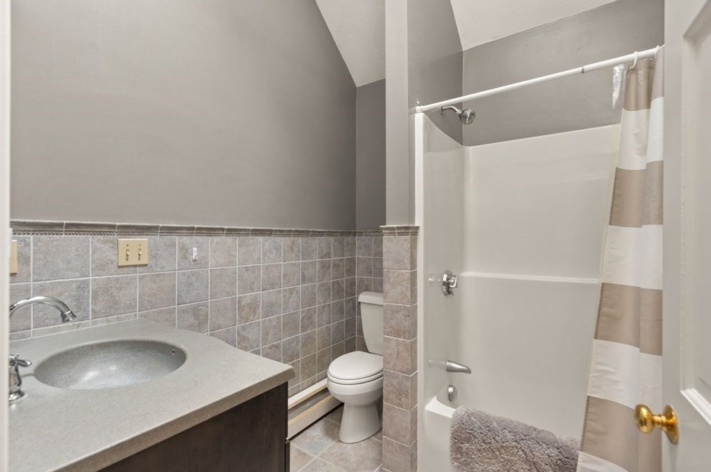 9 Mohawk Ln, Lynnfield MA 01940-1017 exterior