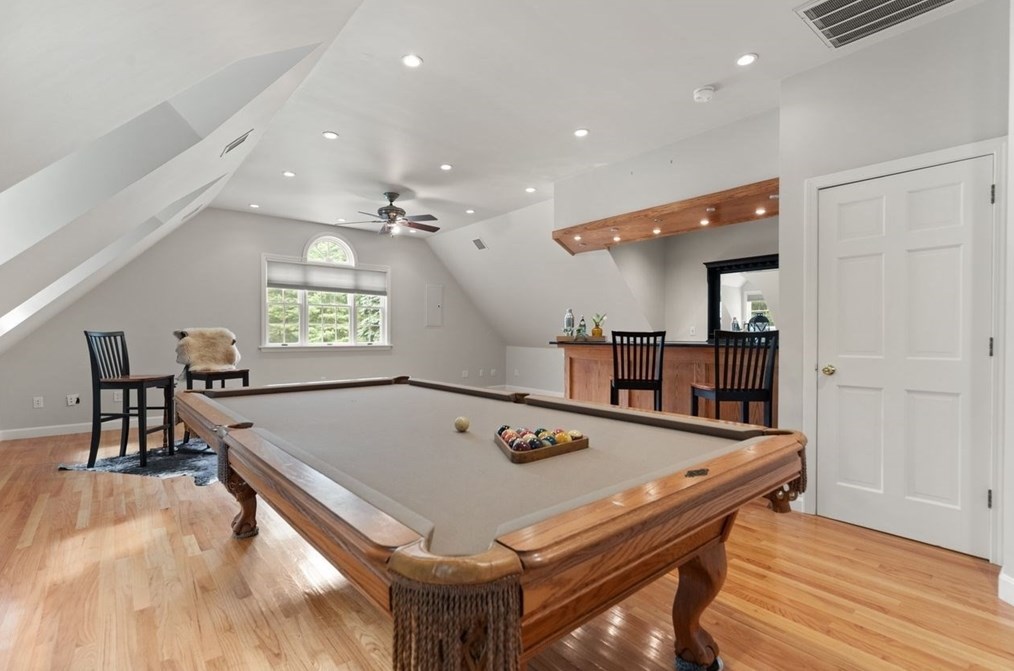 9 Mohawk Ln, Lynnfield MA 01940-1017 exterior