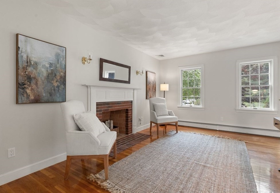 9 Mohawk Ln, Lynnfield MA 01940-1017 exterior