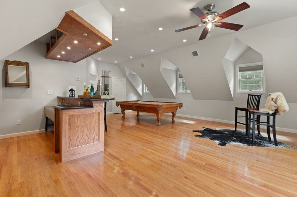 9 Mohawk Ln, Lynnfield MA 01940-1017 exterior