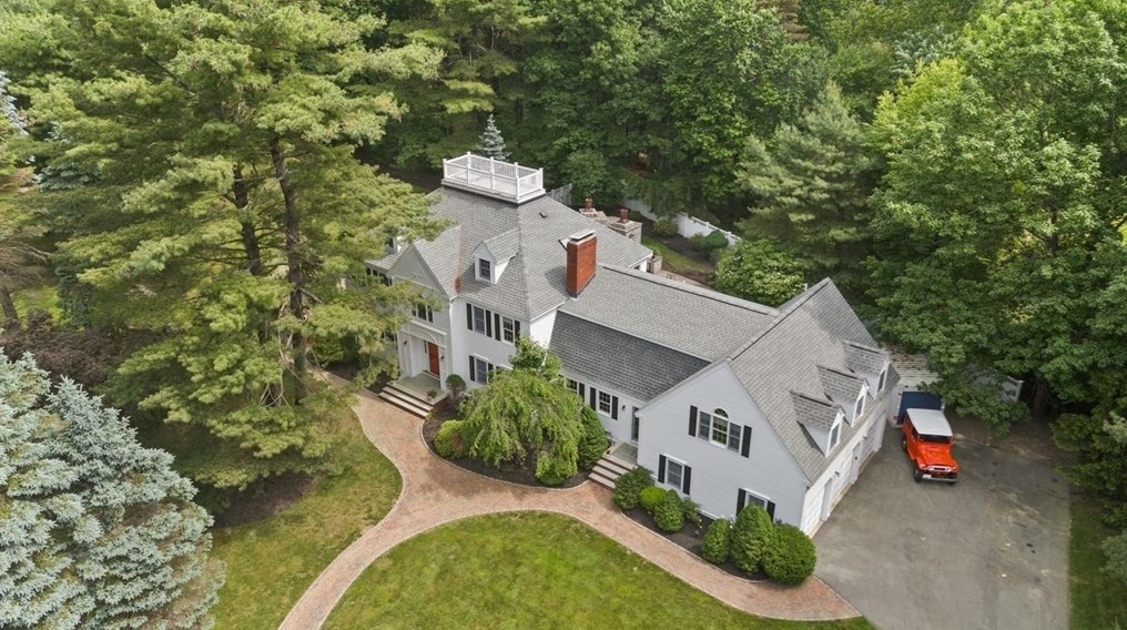 9 Mohawk Ln, Lynnfield MA 01940-1017 exterior