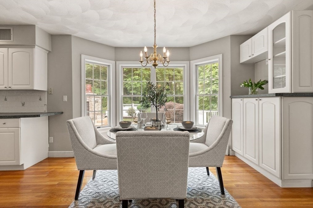 9 Mohawk Ln, Lynnfield MA 01940-1017 exterior