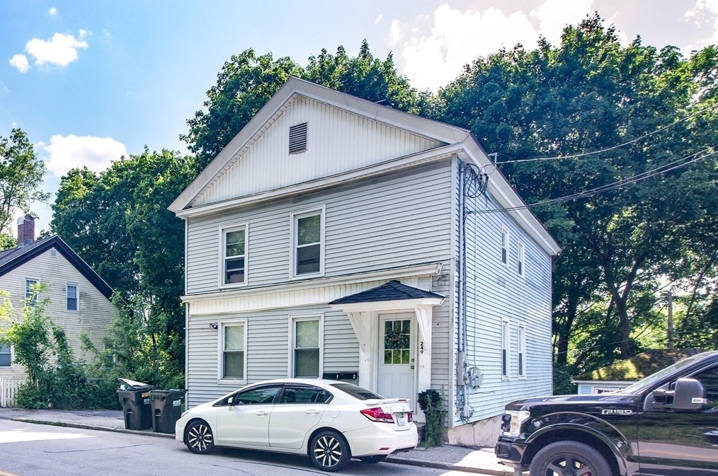 249 Main St, Webster, MA 01570 exterior