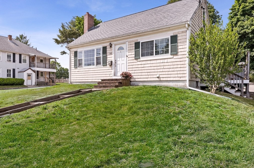 892 Crescent St, Brockton, MA 02302-3446