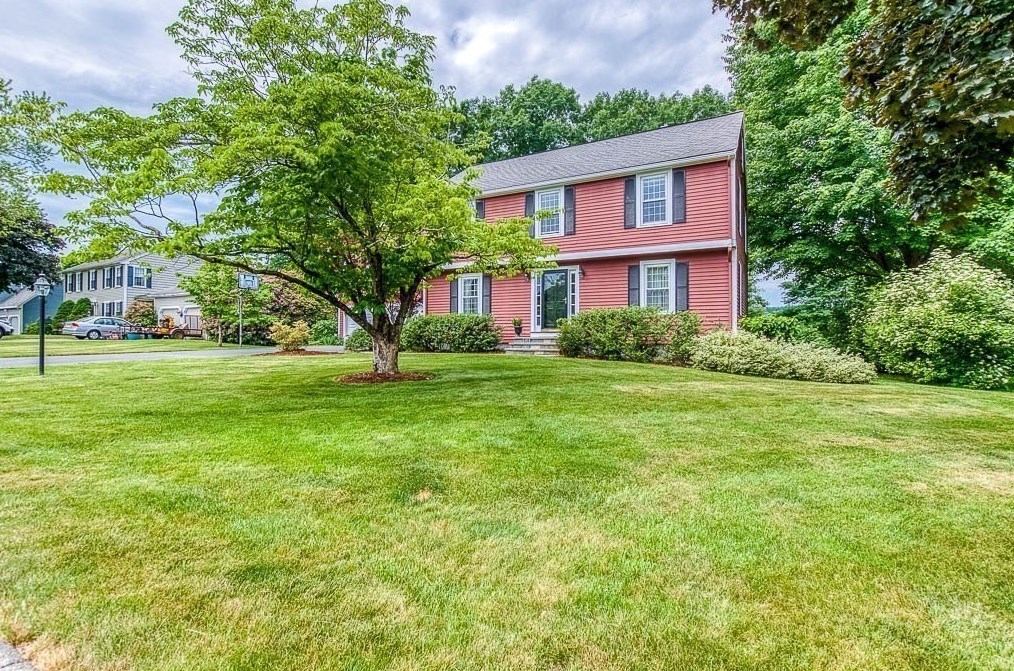 26 Maplecrest Dr, Southborough, MA 01772