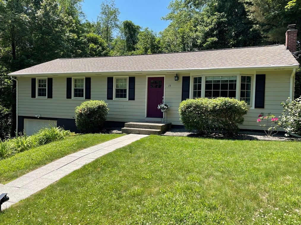 15 Cricket Dr, Fiskdale, MA 01566