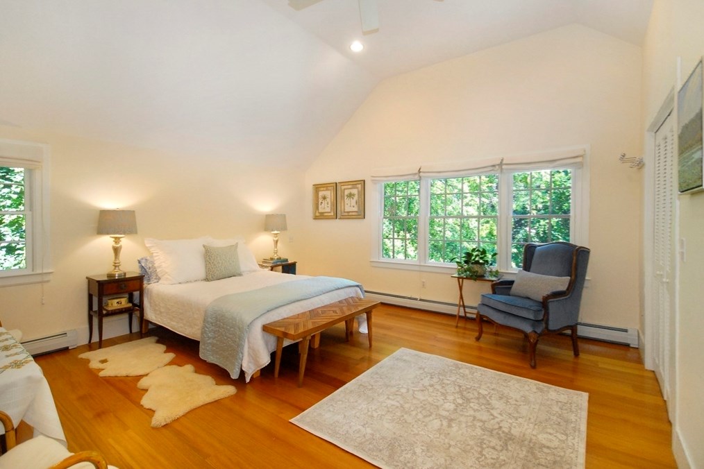 27 Bedford Ct, Concord MA 01742-2625 exterior