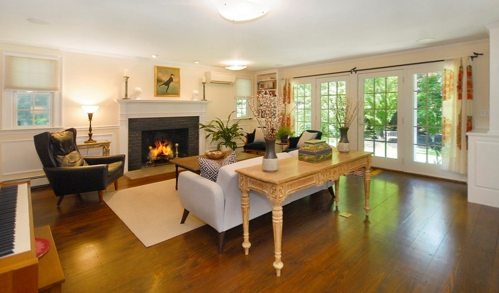 27 Bedford Ct, Concord MA 01742-2625 exterior