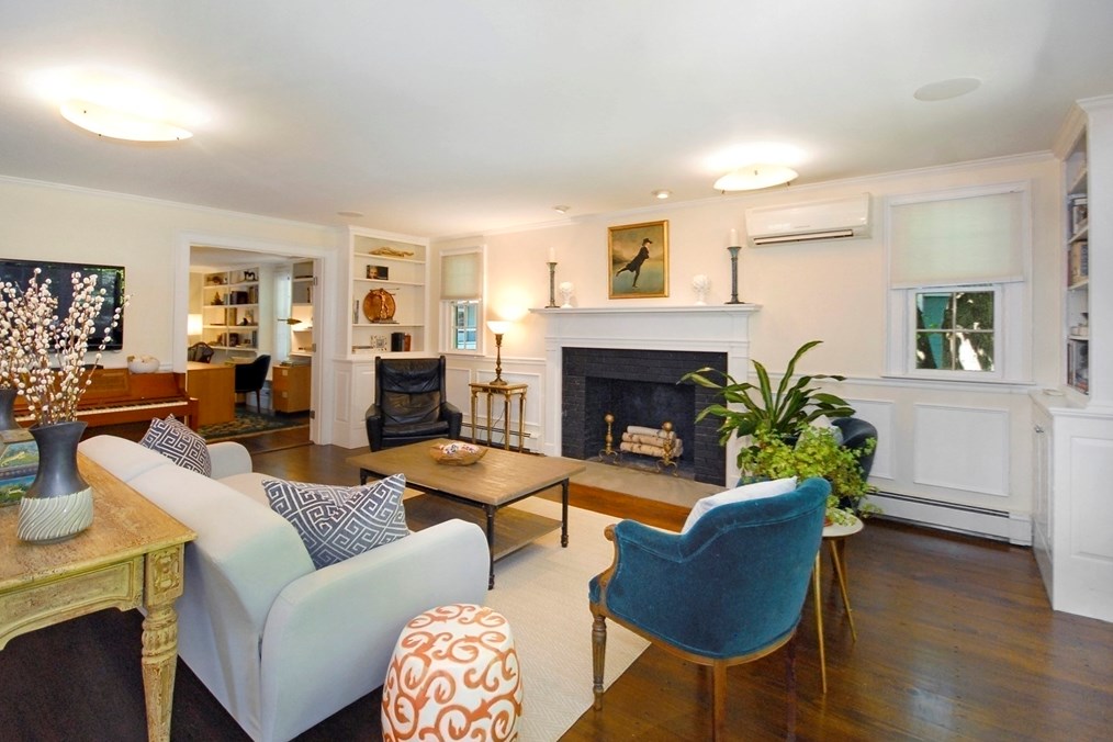 27 Bedford Ct, Concord MA 01742-2625 exterior