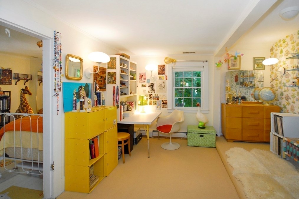 27 Bedford Ct, Concord MA 01742-2625 exterior