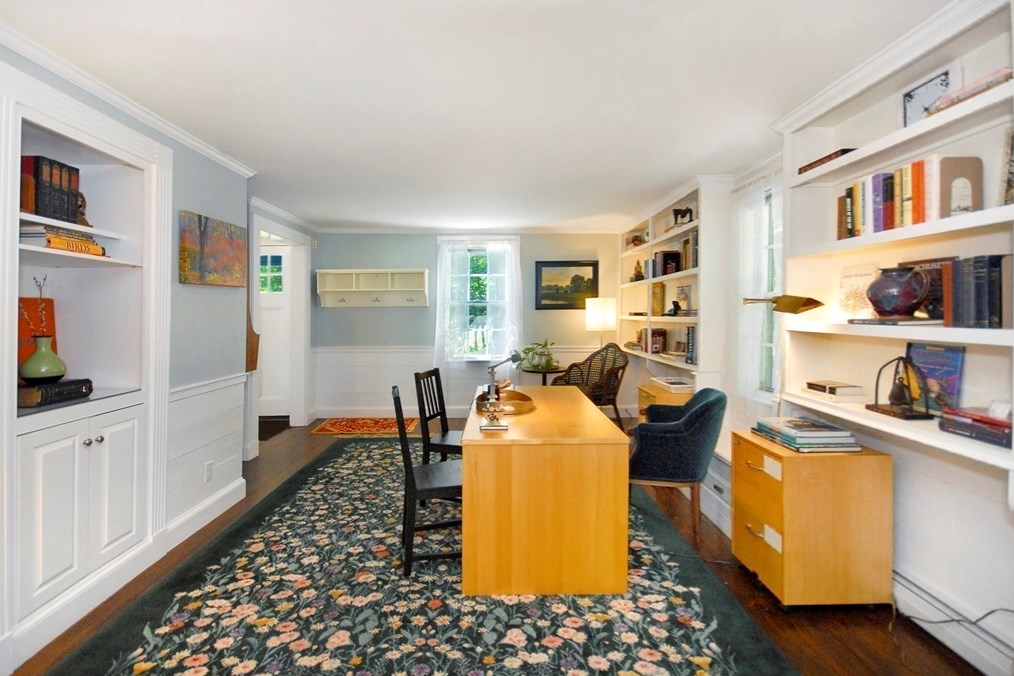 27 Bedford Ct, Concord MA 01742-2625 exterior