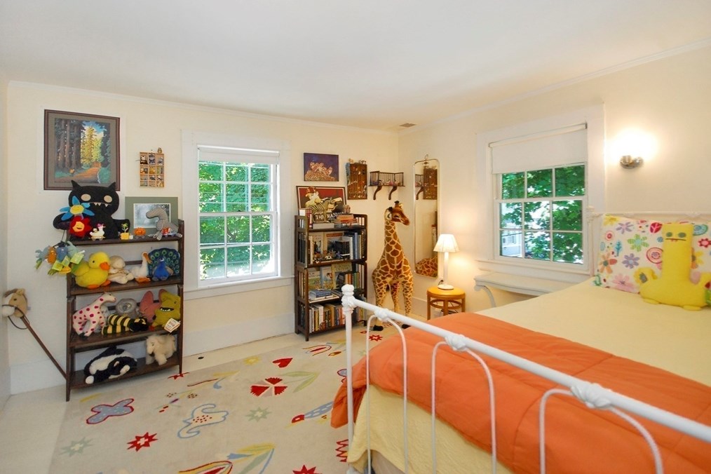 27 Bedford Ct, Concord MA 01742-2625 exterior