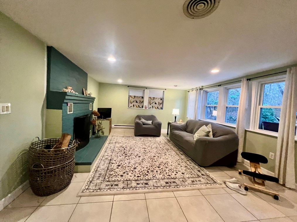 7 Marie Ave, Sharon, MA 02067 exterior