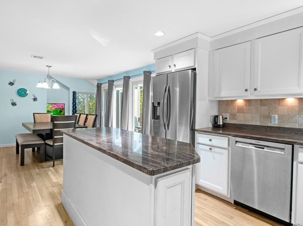 1 Trout Farm Ln, Duxbury MA 02332-4609 exterior