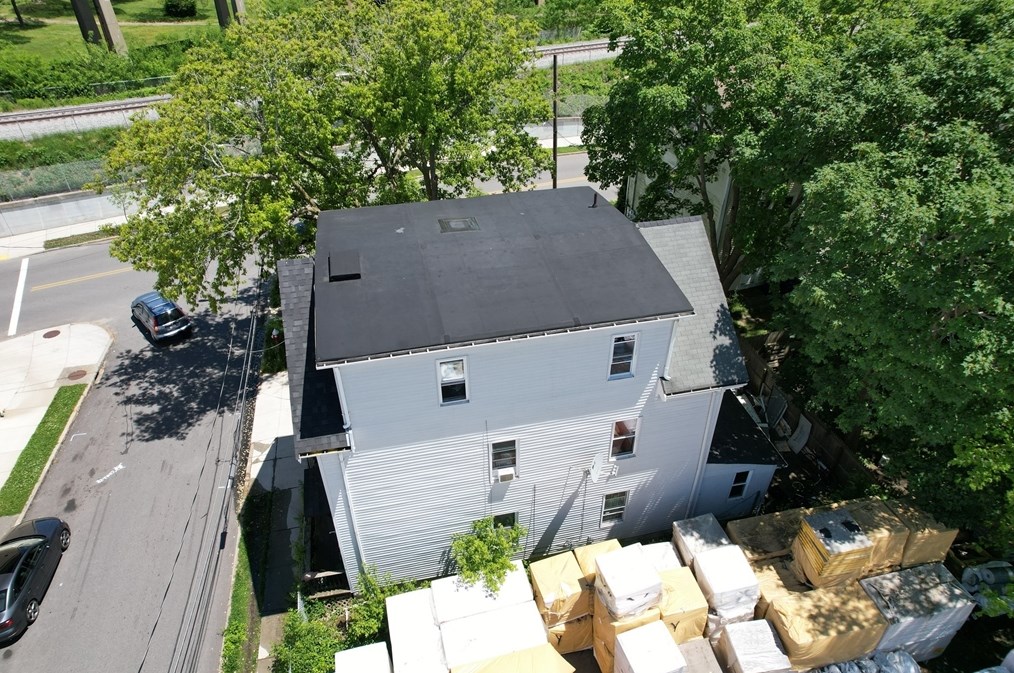 4 Penniman St, New Bedford MA 02740-7114 exterior