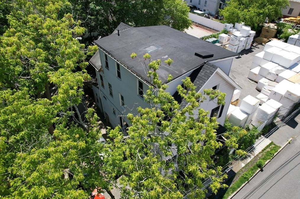 4 Penniman St, New Bedford MA 02740-7114 exterior