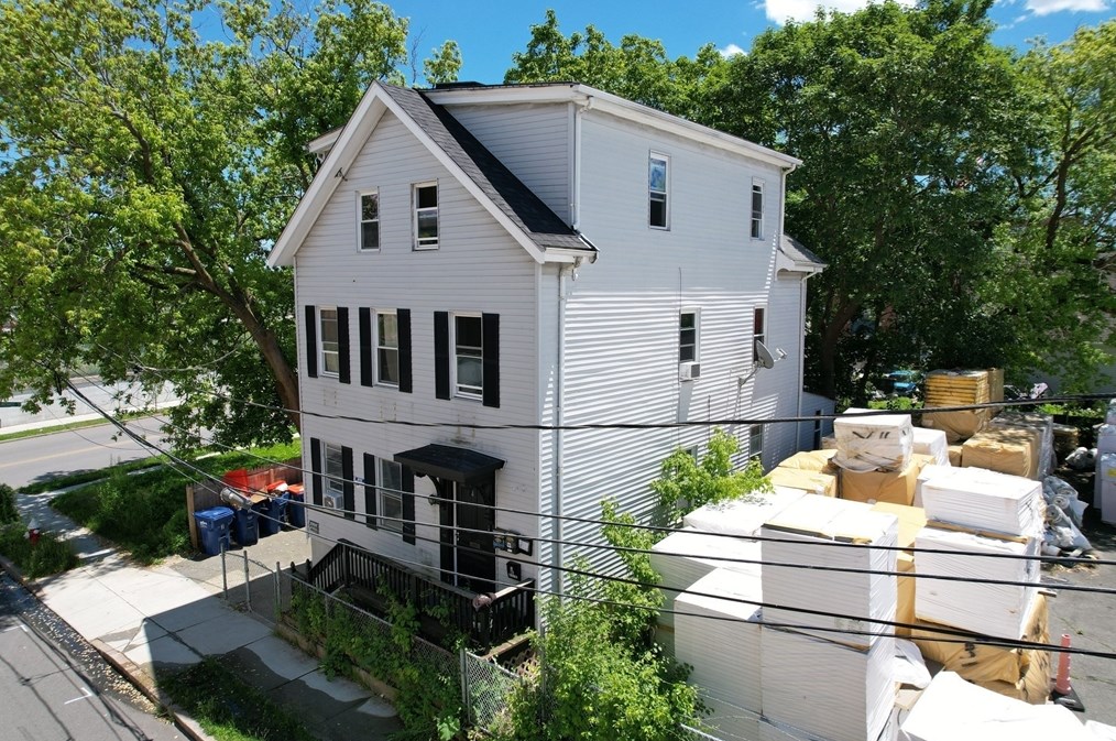 4 Penniman St, New Bedford MA 02740-7114 exterior