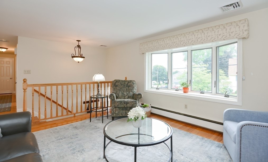 19 Anderson Dr, Methuen MA 01844-7401 exterior