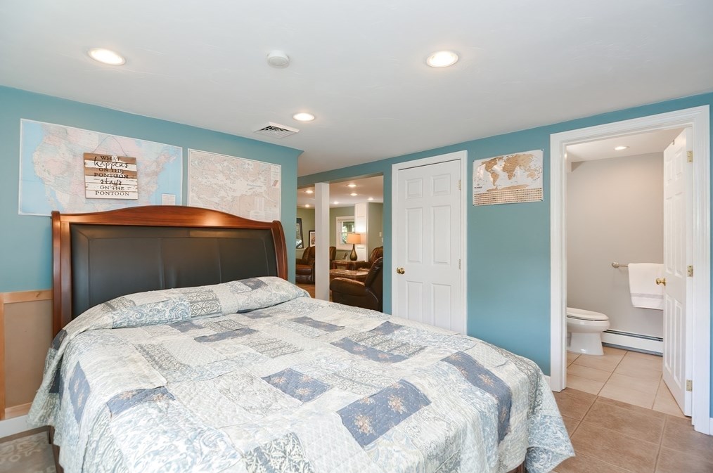 19 Anderson Dr, Methuen MA 01844-7401 exterior