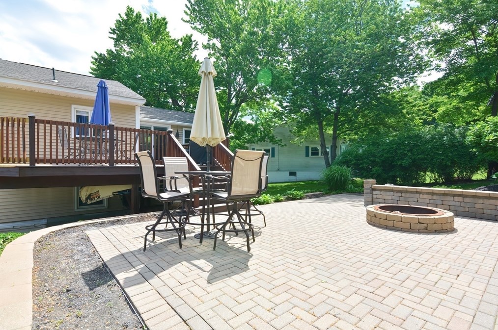 19 Anderson Dr, Methuen MA 01844-7401 exterior