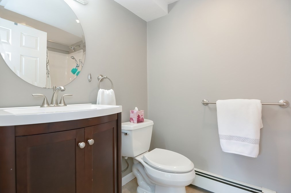 19 Anderson Dr, Methuen MA 01844-7401 exterior